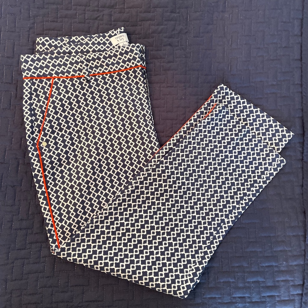 NWOT Crown & Ivy cropped pants